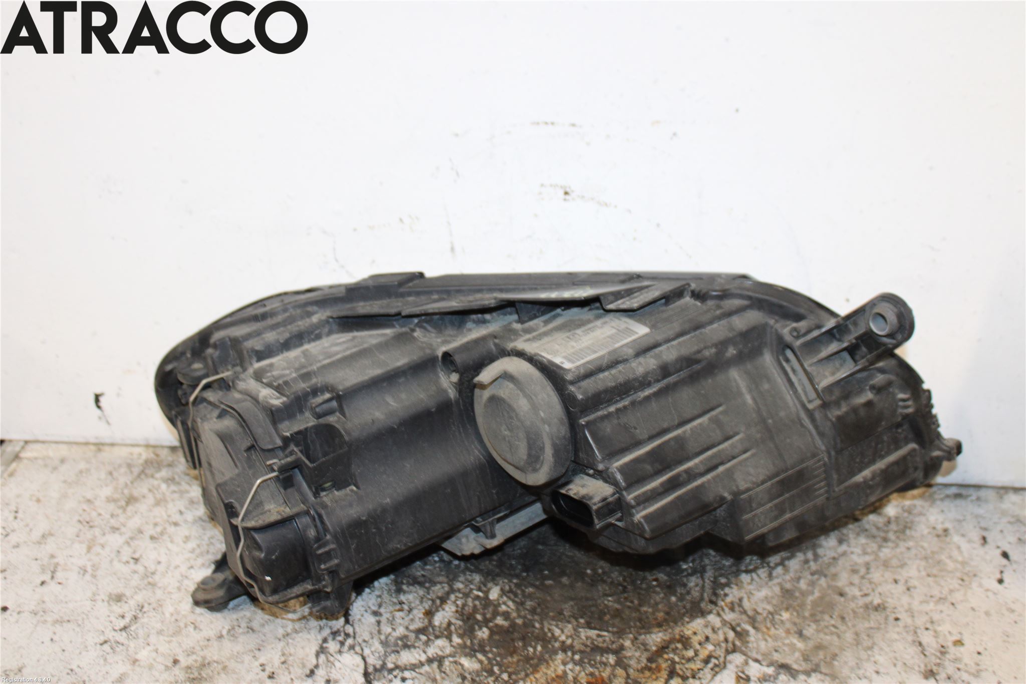Volkswagen VW PASSAT 11-14 Strålkastare Vänster