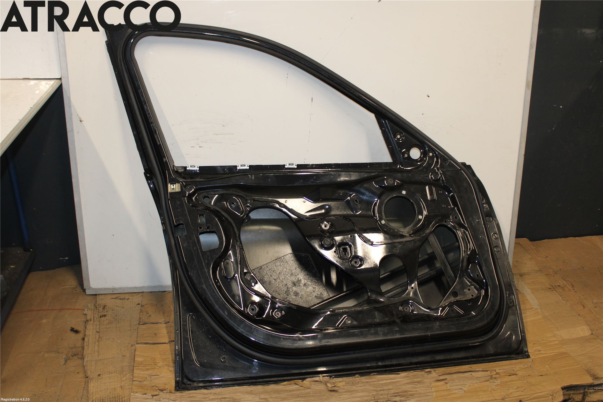 BMW 3 F30/F31/F80 12-19 Dörr Fram Vänster