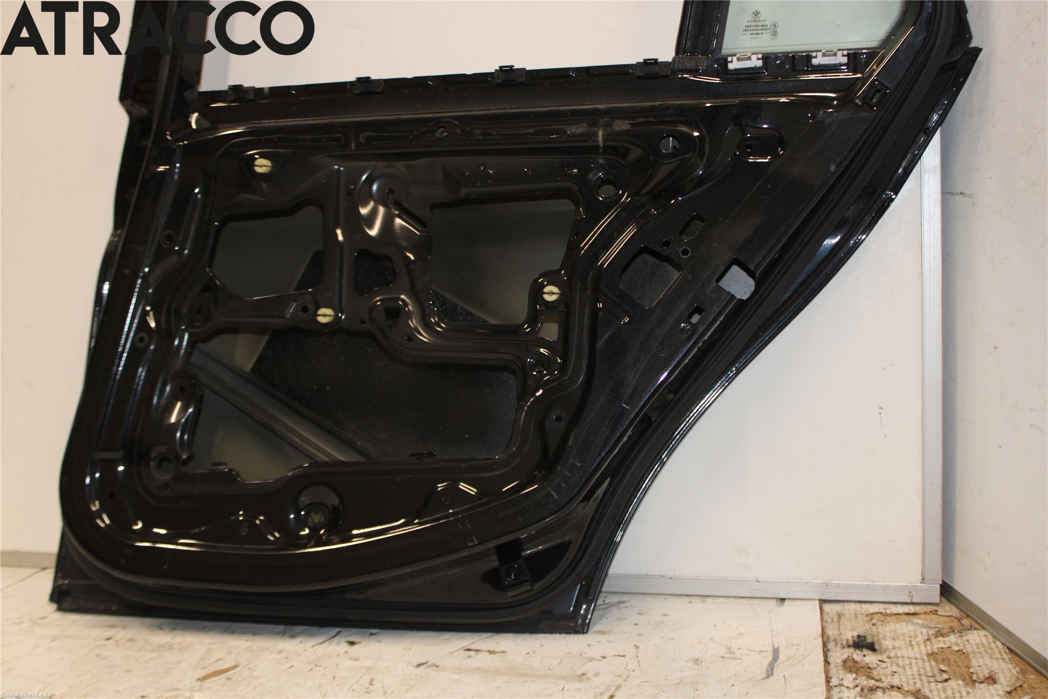 BMW 3 E90/91 SED/TOU 05-12 Dörr Bak Höger