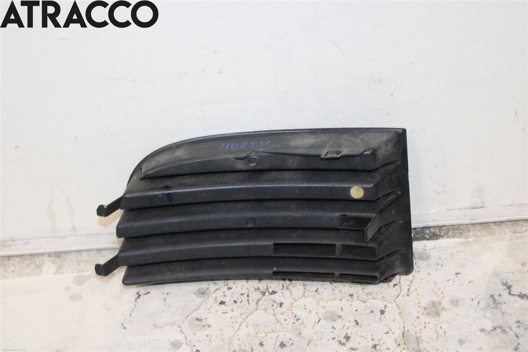 Volkswagen VW GOLF V 04-09 Grilldel Vänster
