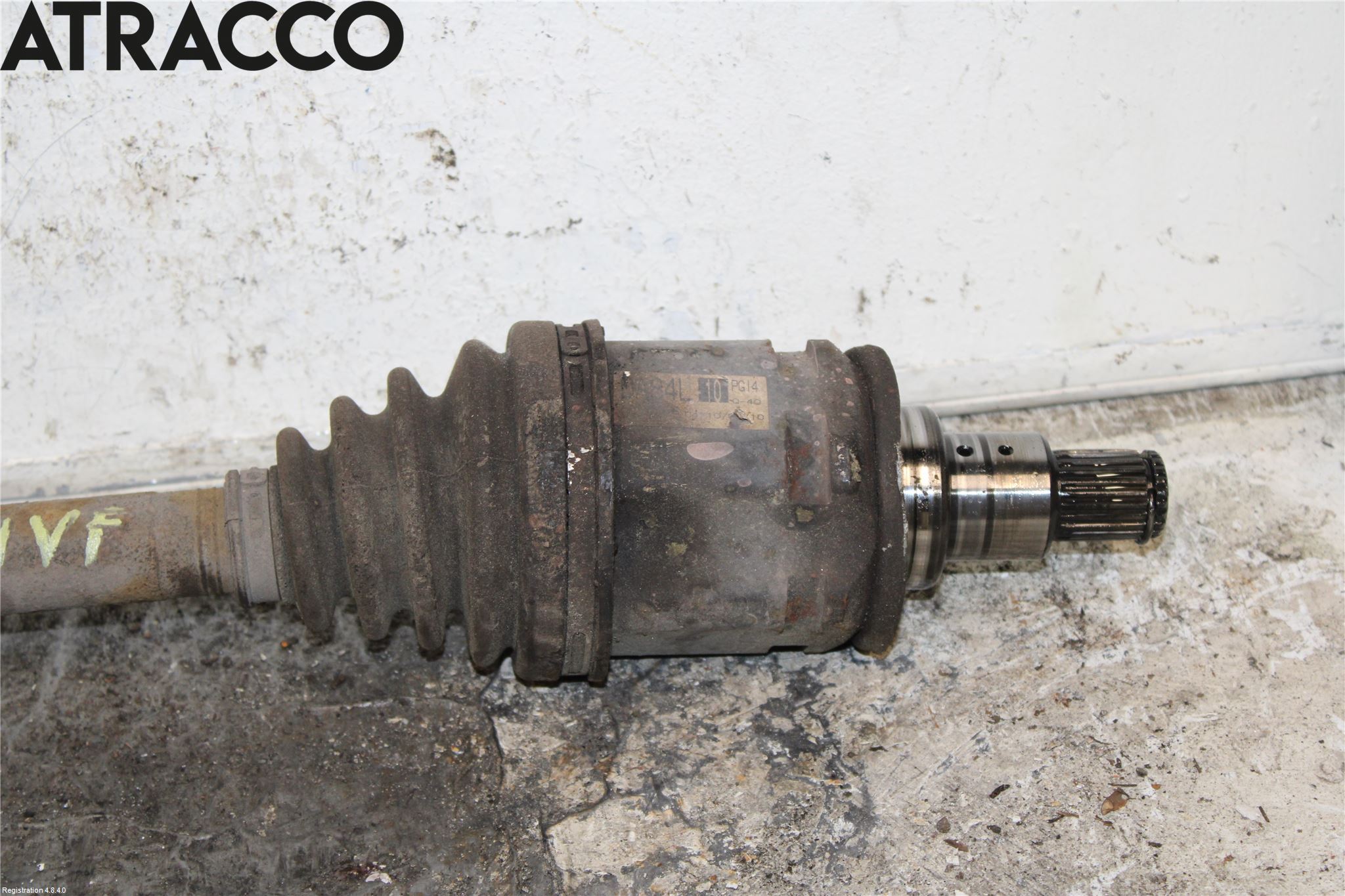 Toyota RAV 4 00-06 Drivaxel Fram Vänster