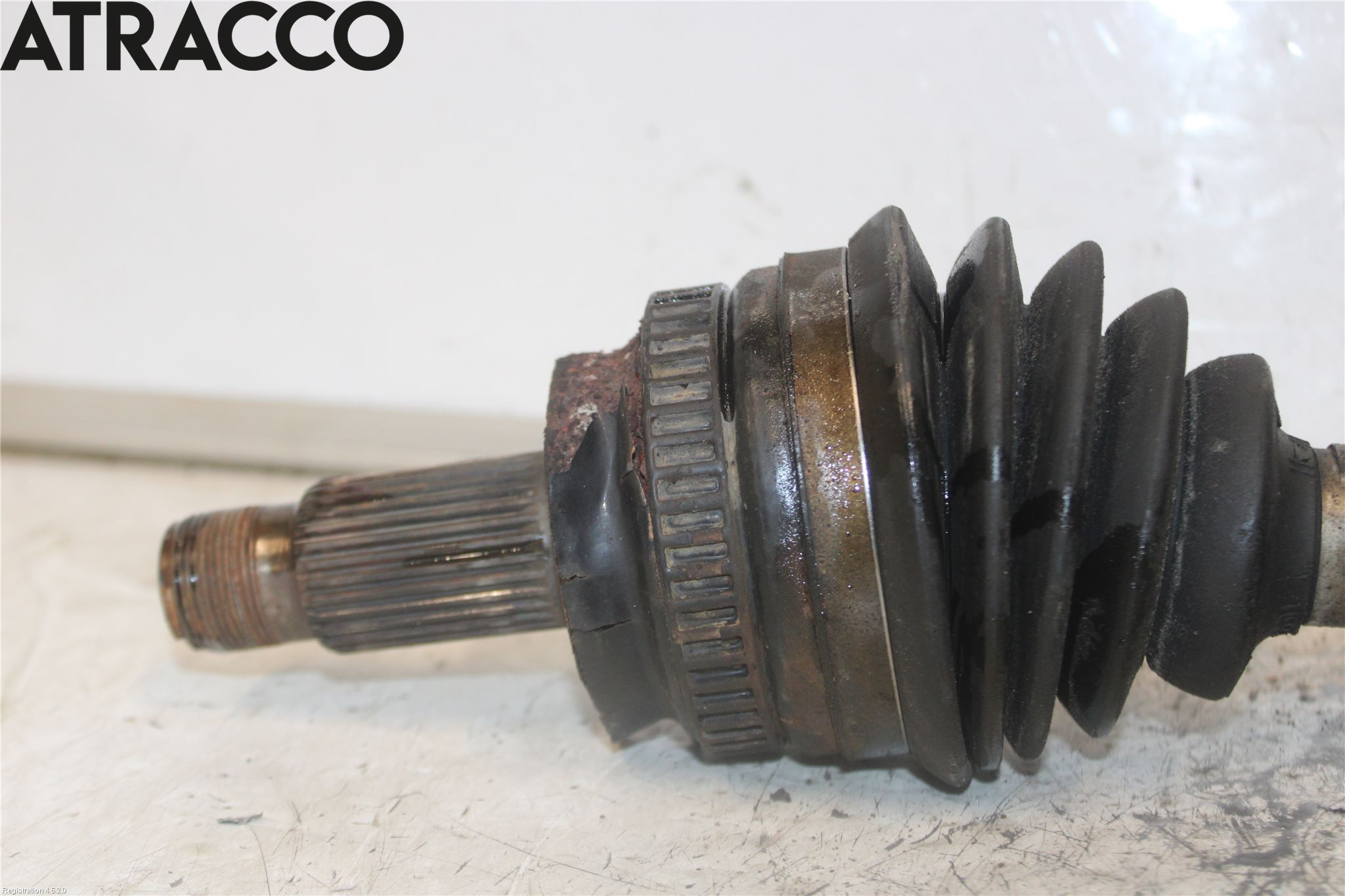 BMW 5 E60/61 Sed/Tou 02-10 Drivaxel Fram Höger