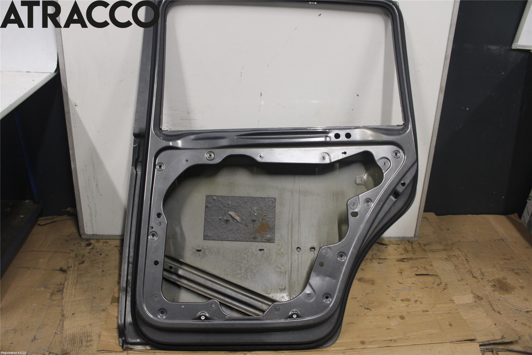 Volkswagen VW TOURAN 10-15 Dörr Bak Höger