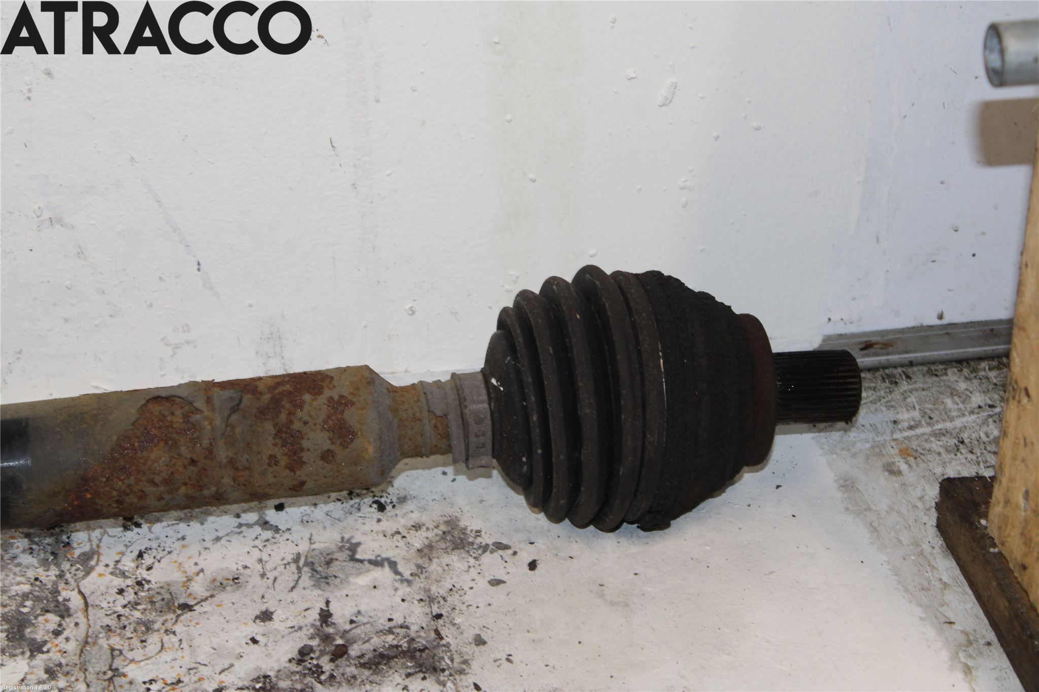 Volkswagen VW GOLF V 04-09 Drivaxel Fram Höger