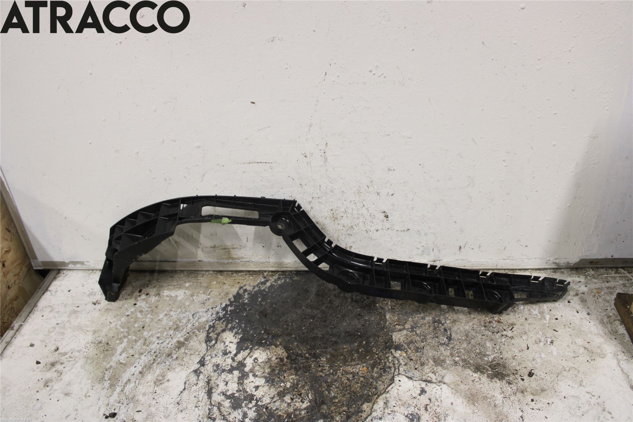 Volkswagen VW PASSAT 11-14 Stötfångarfäste Bak Hö