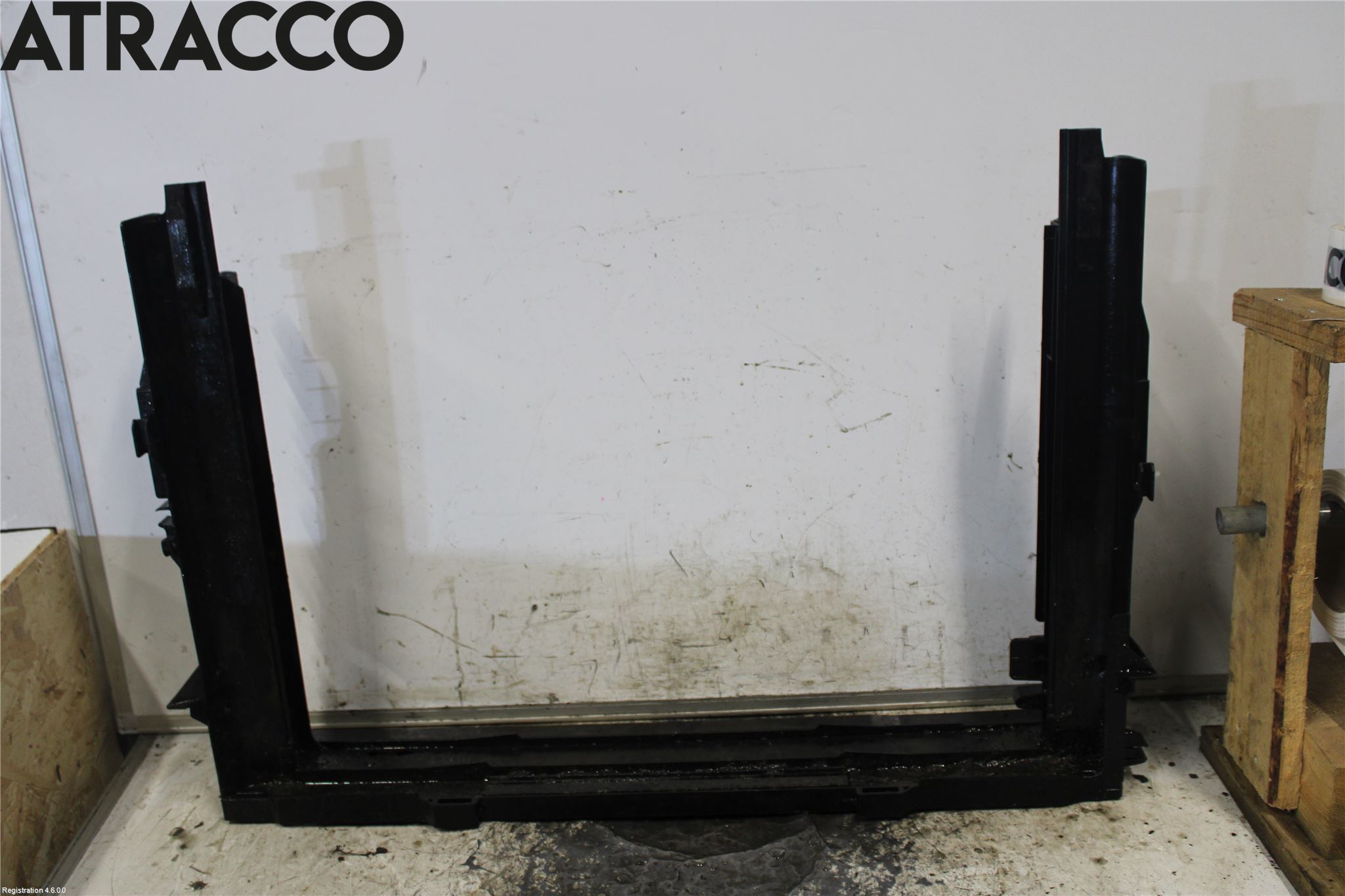 BMW 5 E60/61 Sed/Tou 02-10 Kylarfäste-Ram-Balk