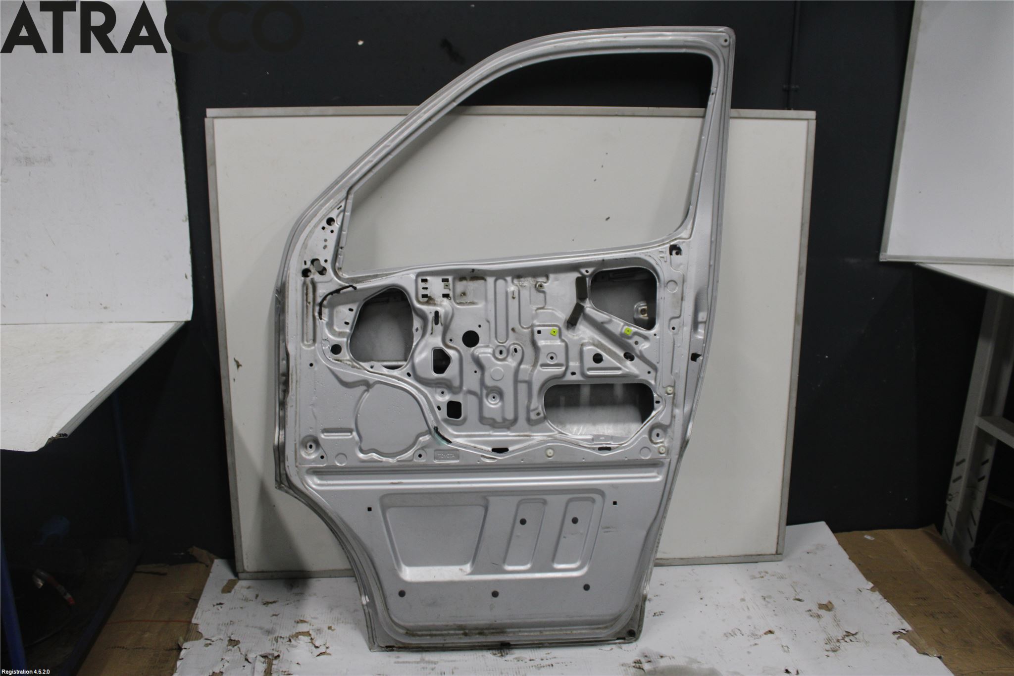 Toyota HI-ACE 06-12 Dörr 2D Höger