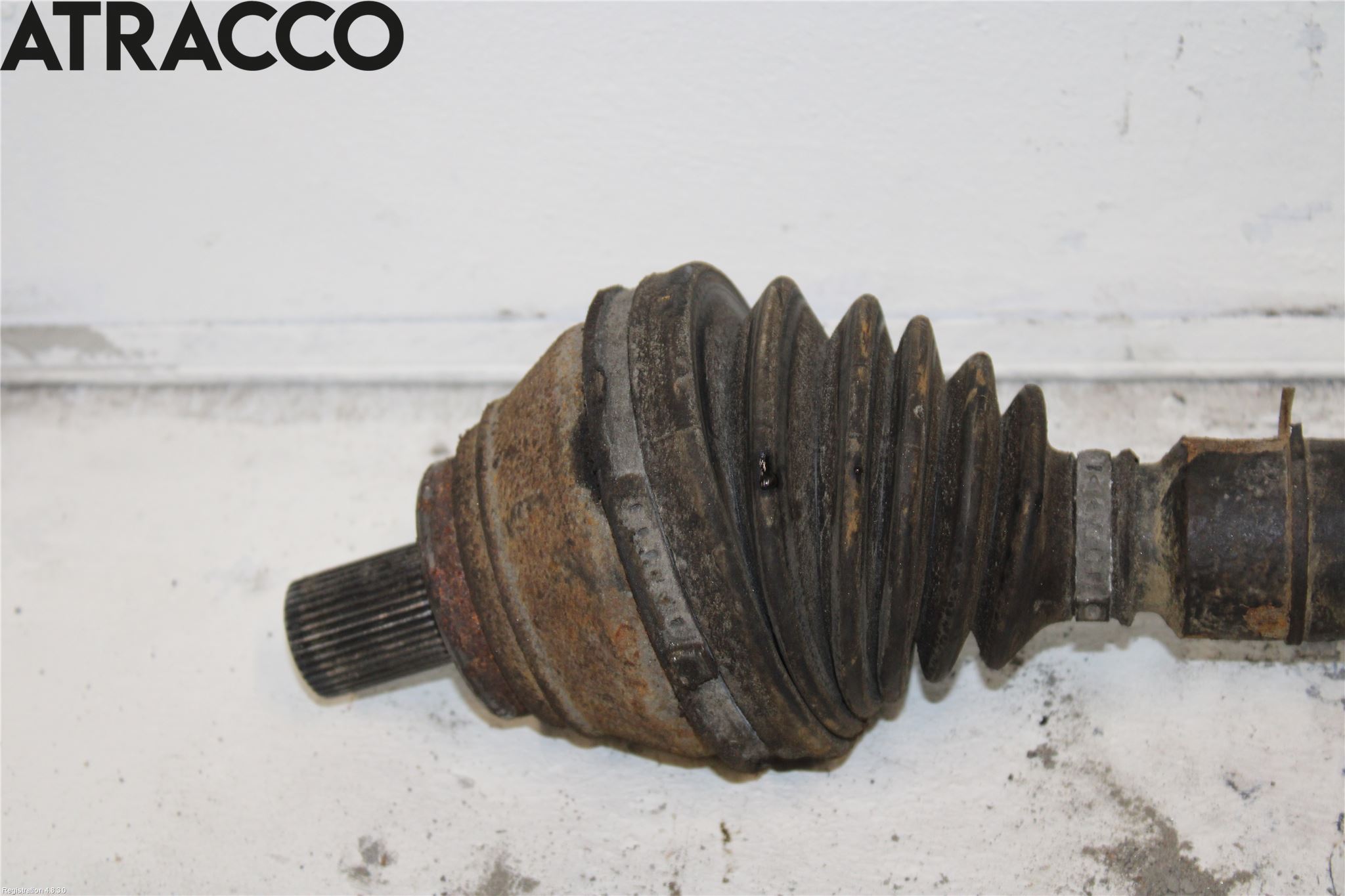 Volkswagen VW GOLF V 04-09 Drivaxel Fram Höger