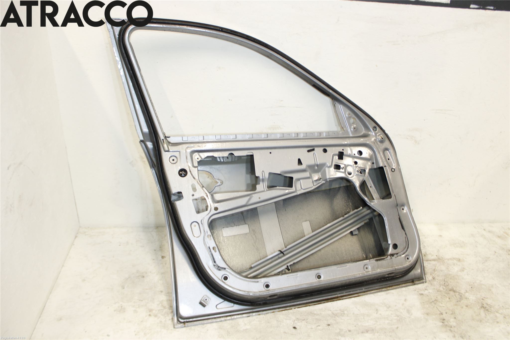 BMW 5 E60/61 Sed/Tou 02-10 Dörr Fram Vänster
