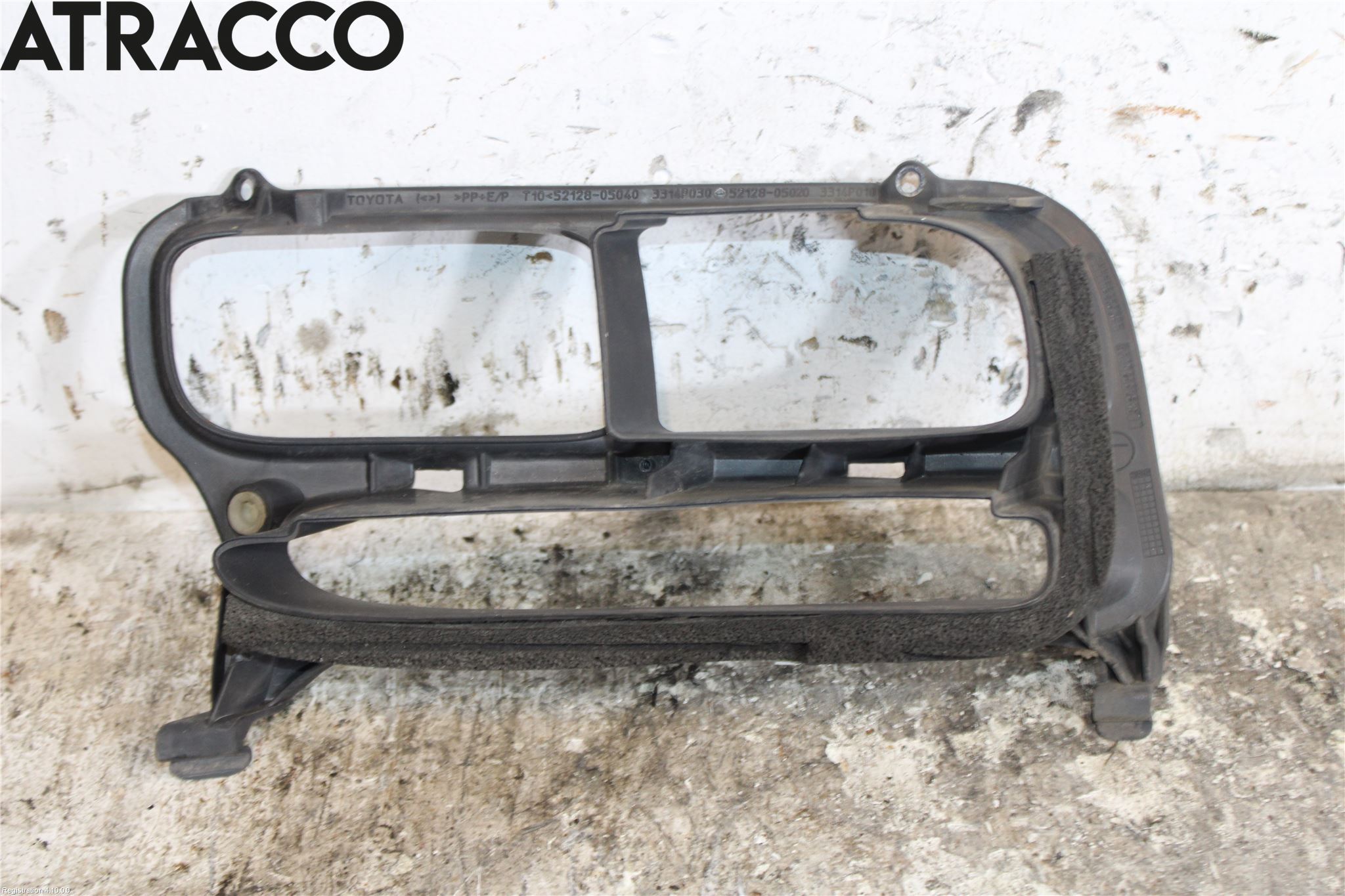 Toyota AVENSIS 03-06 Dimljussarg Fram