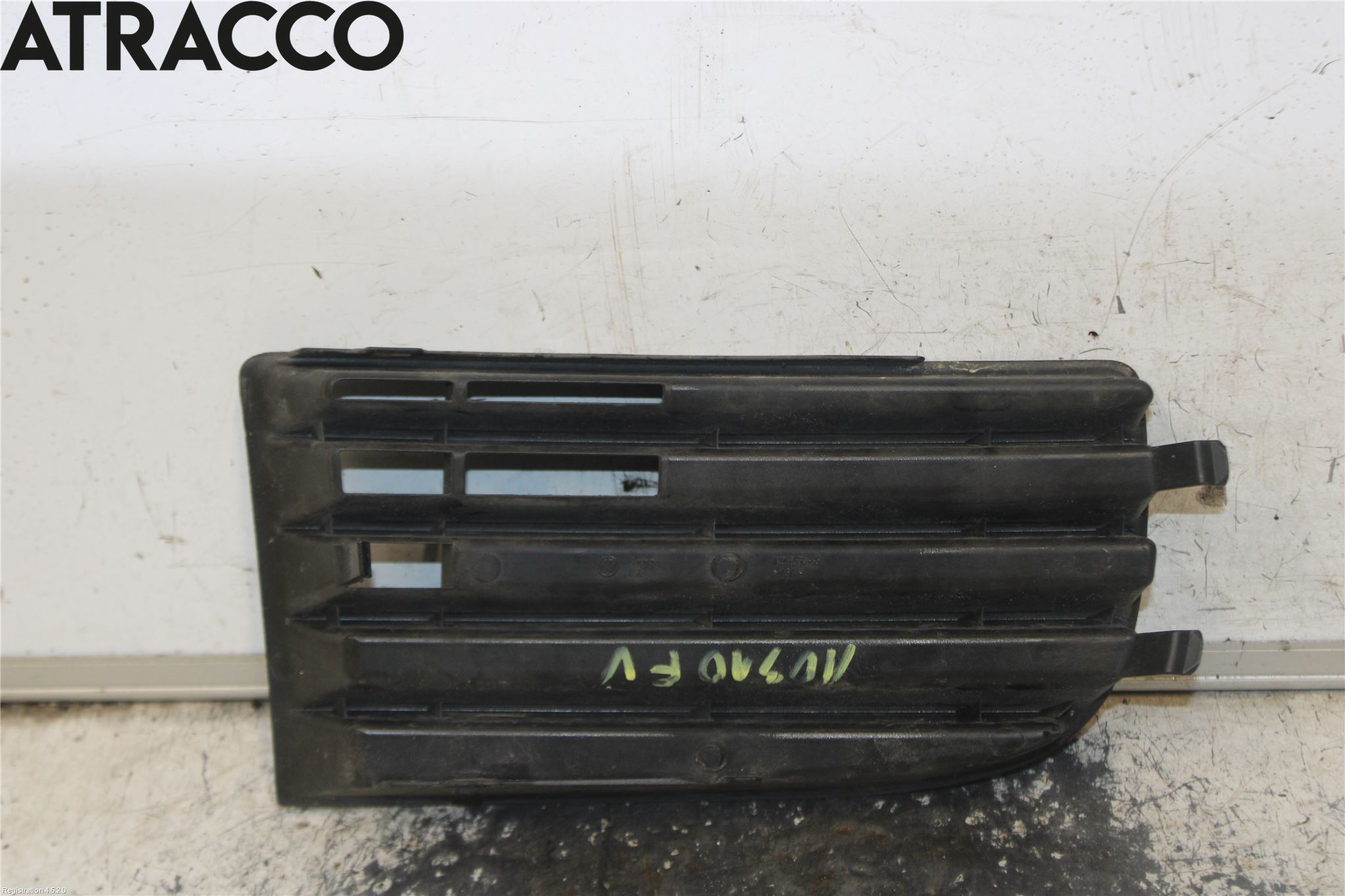 Volkswagen VW GOLF V 04-09 Grilldel Vänster