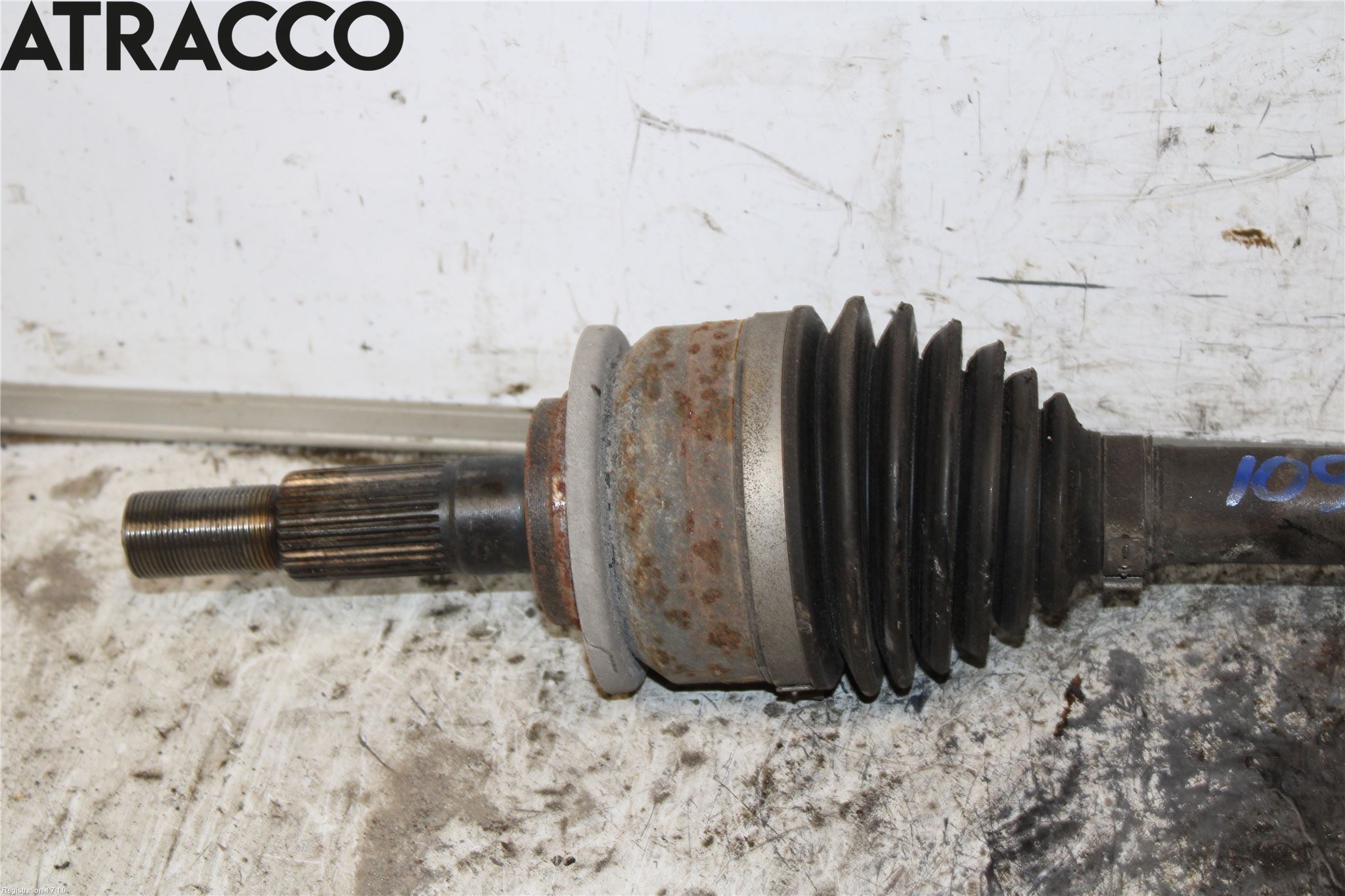 Volkswagen VW AMAROK T1 23- Drivaxel Fram Höger