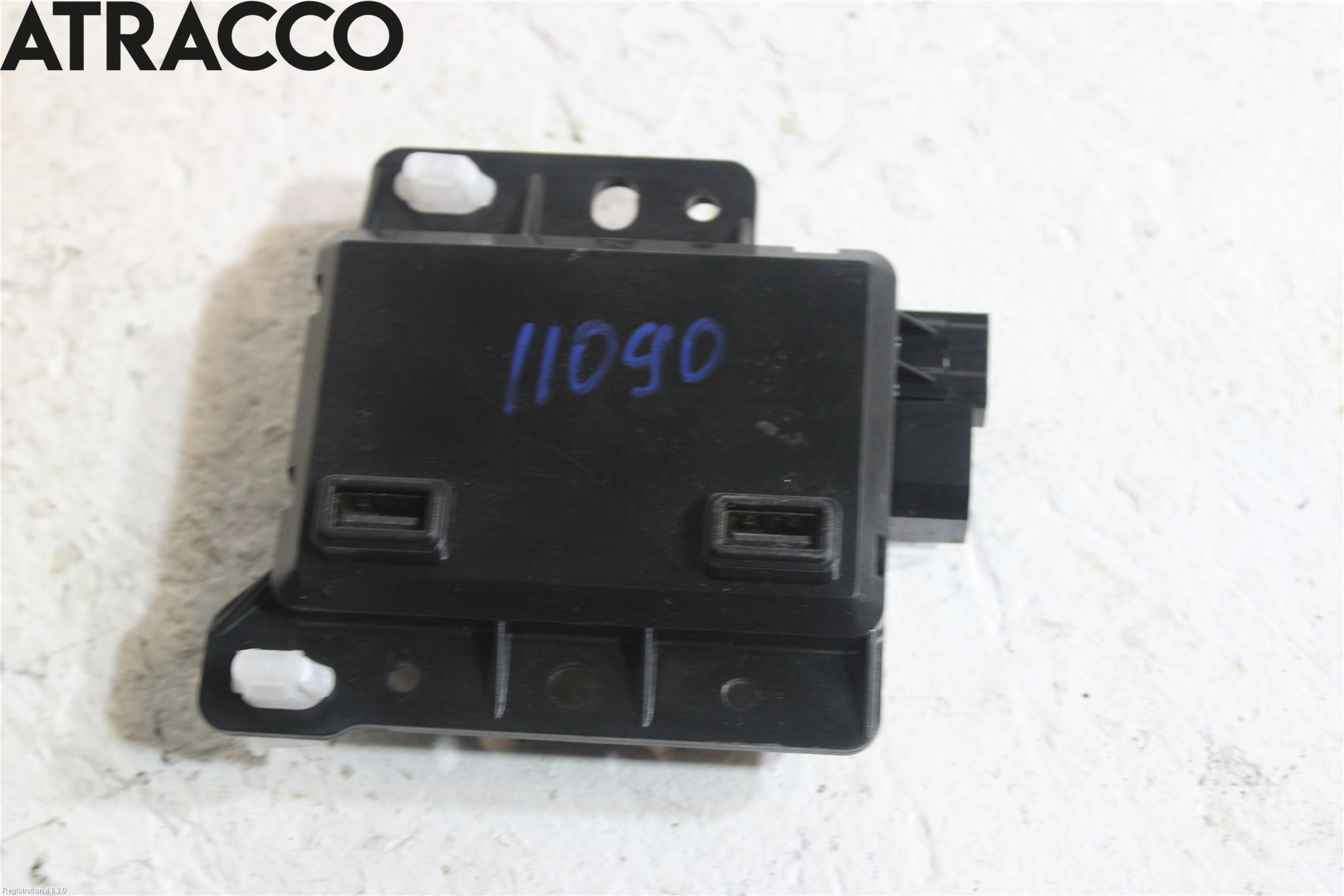 Tesla MODEL 3 17- Usb Connection