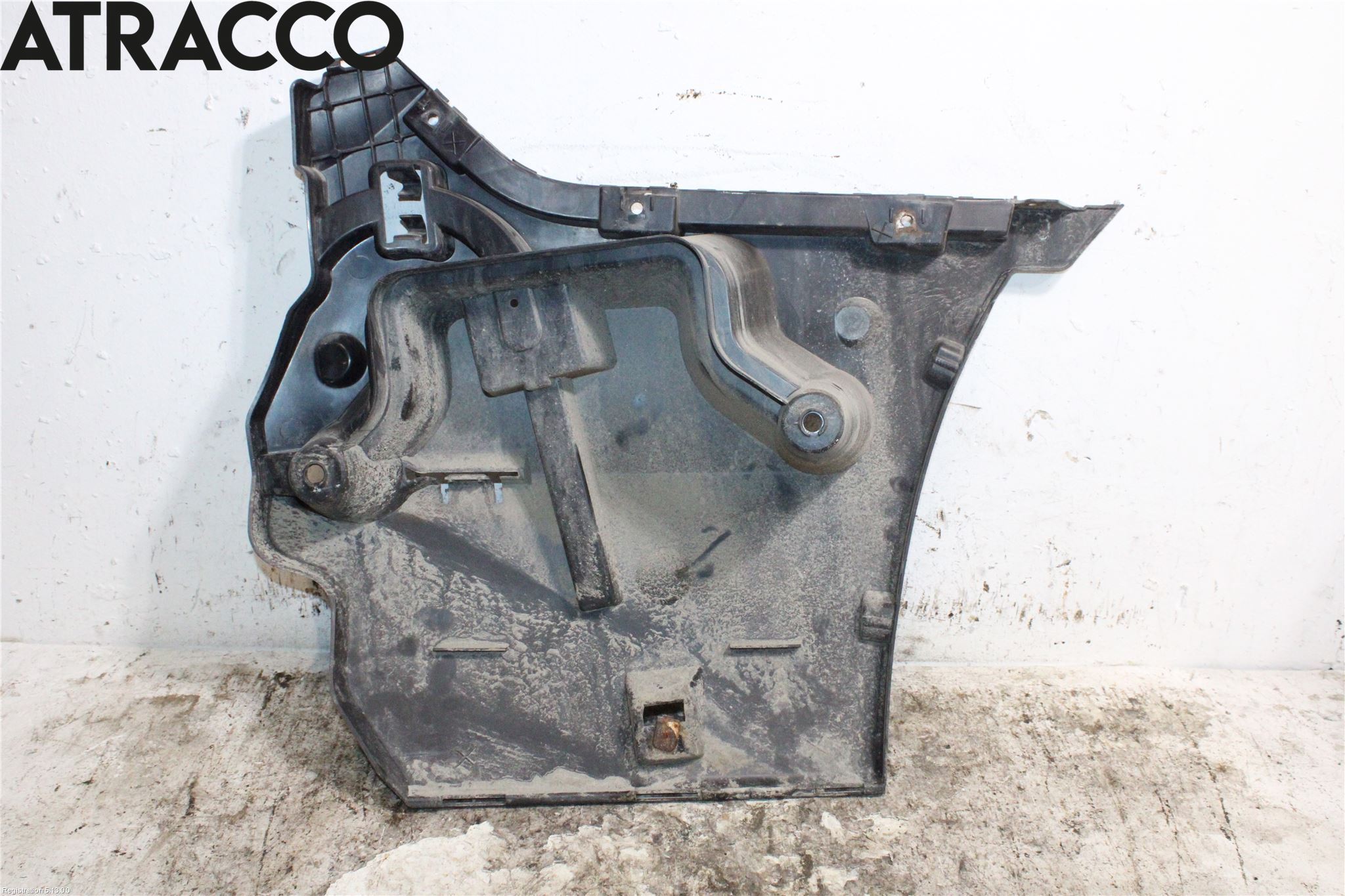 BMW 5 F10/F11/F18 09-17 Stötfångarbärjärn Bak