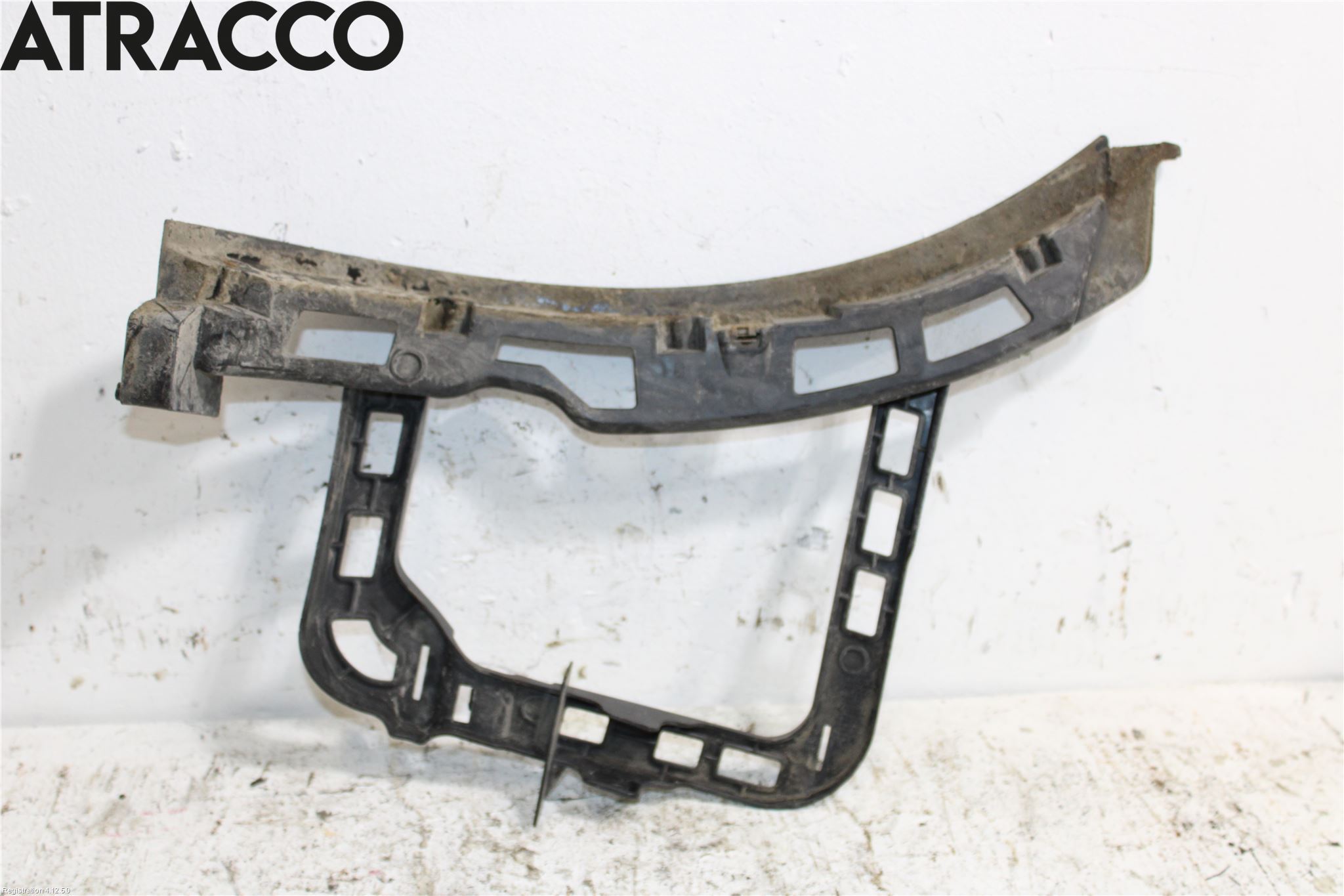 Volkswagen VW PASSAT 11-14 Stötfångarfäste Bak Hö