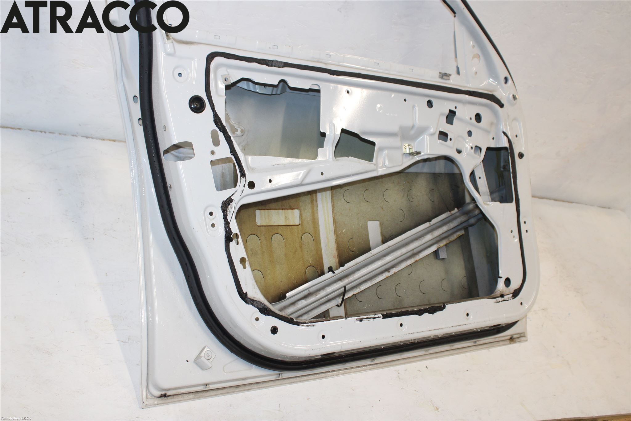 BMW 5 E60/61 Sed/Tou 02-10 Dörr Fram Vänster