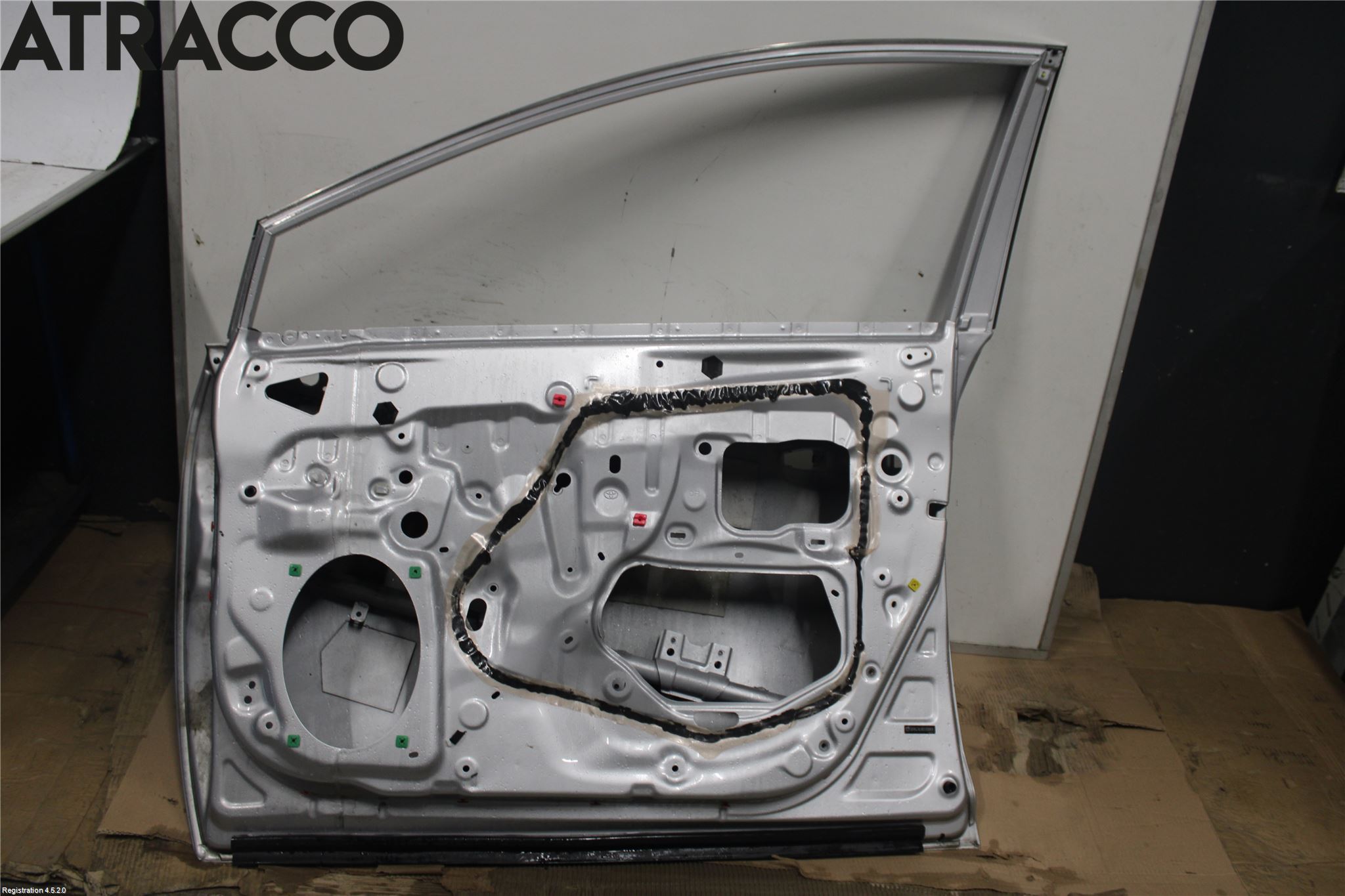 Toyota AVENSIS 09-15 Dörr Fram Höger