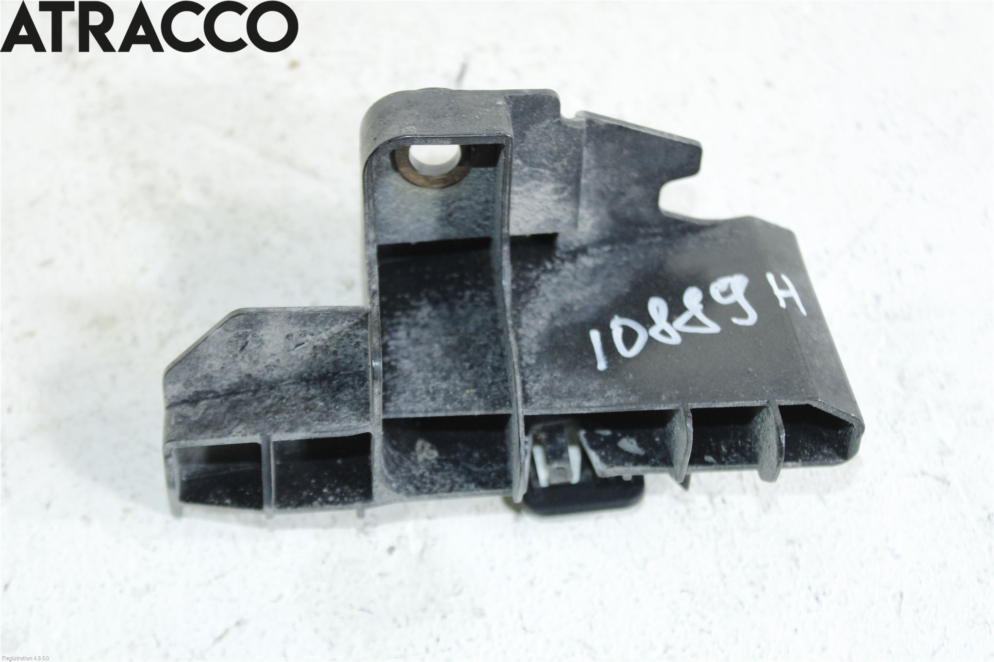 Toyota YARIS XP130 15-20 Stötfångarfäste Bak Hö