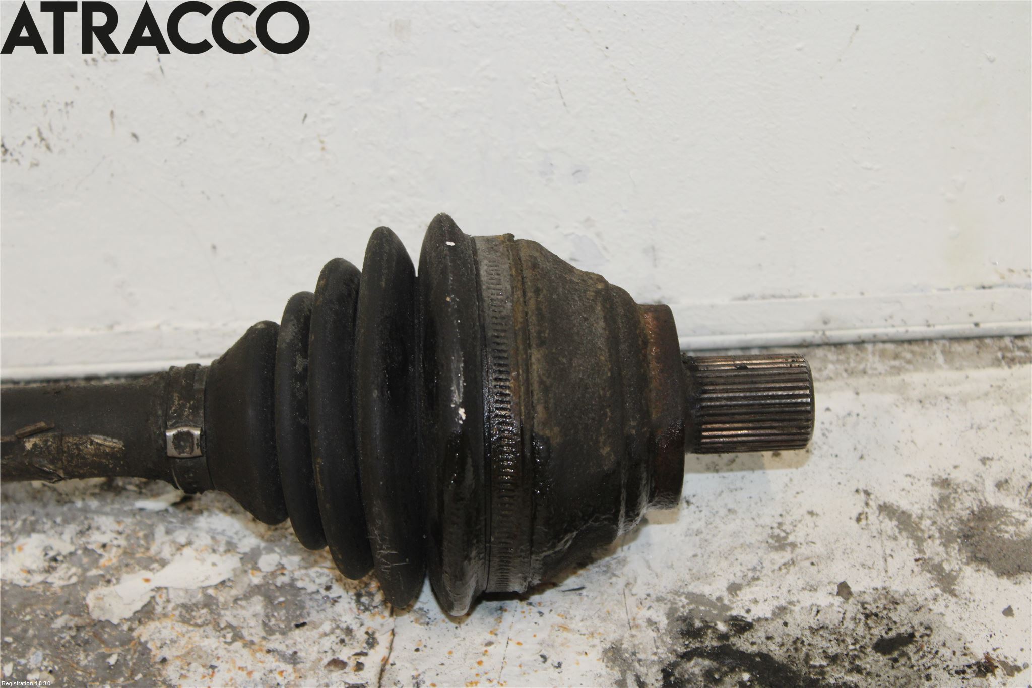 Volkswagen VW GOLF V 04-09 Drivaxel Fram Vänster