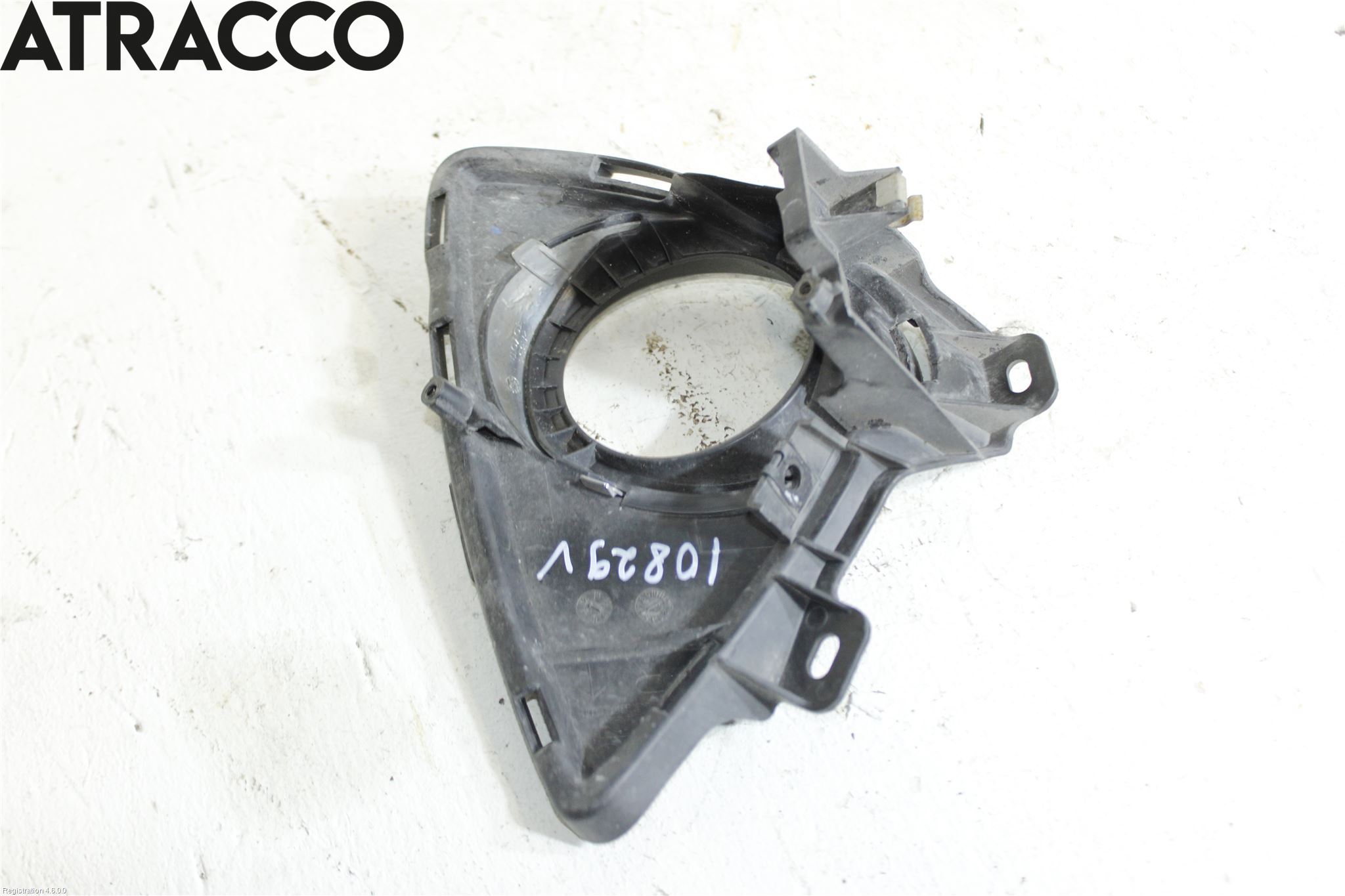 Toyota AURIS 13-19 Dimljussarg Fram