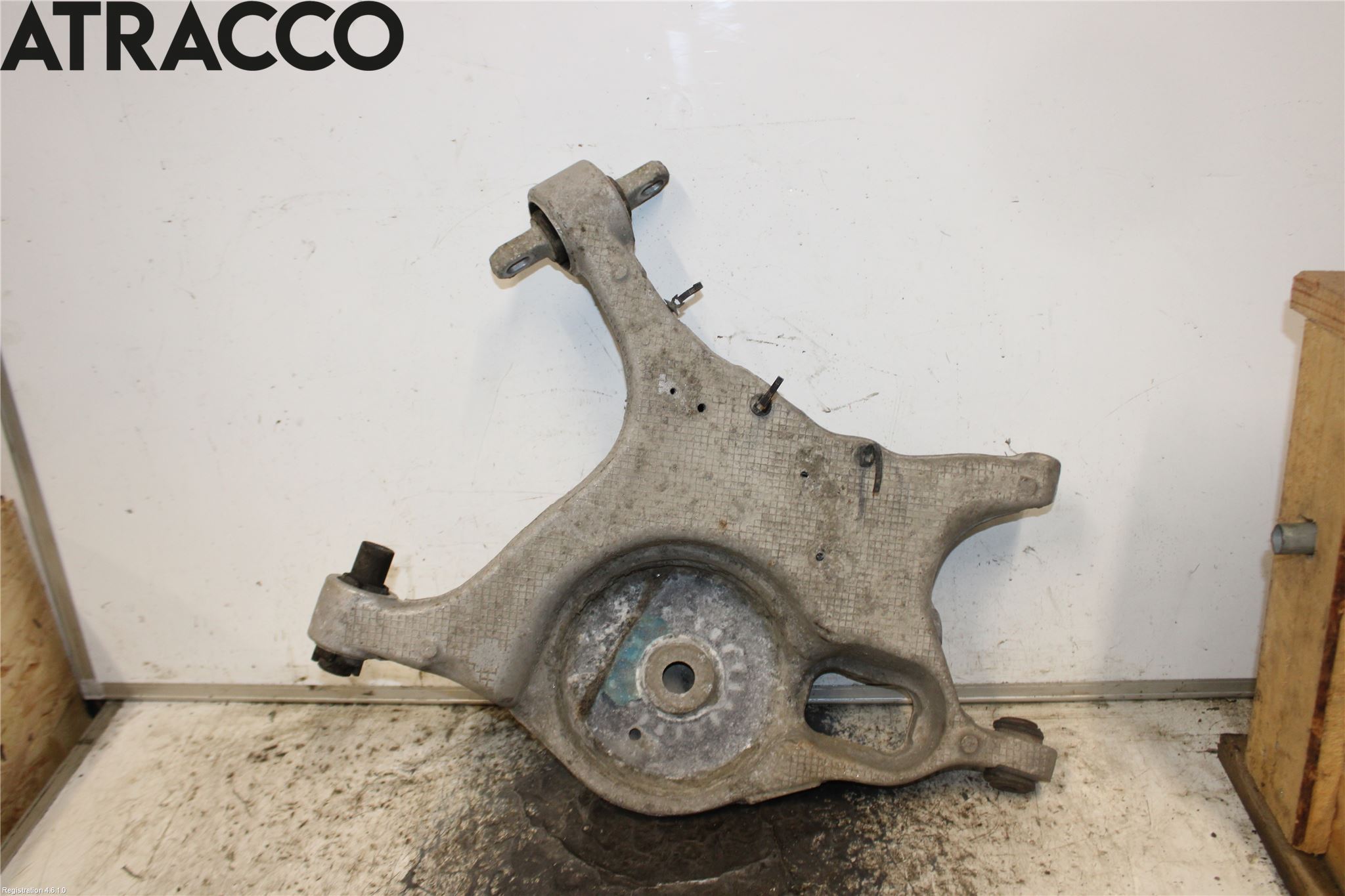 Volvo XC60 18- Bärarm Bak Höger