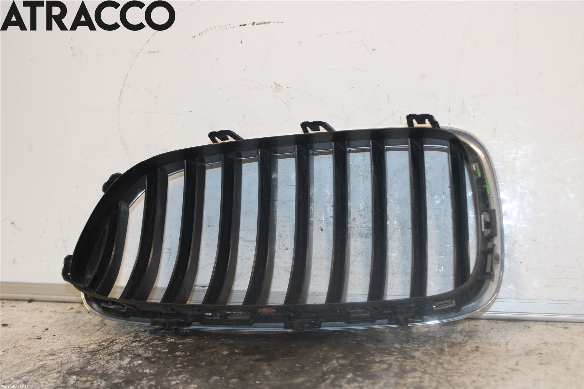 BMW 5 F10/F11/F18 09-17 Grilldel Höger