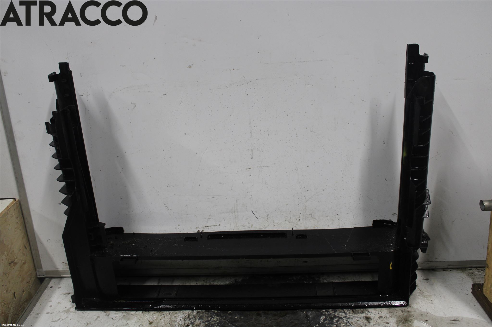 BMW 5 E60/61 Sed/Tou 02-10 Kylarfäste-Ram-Balk