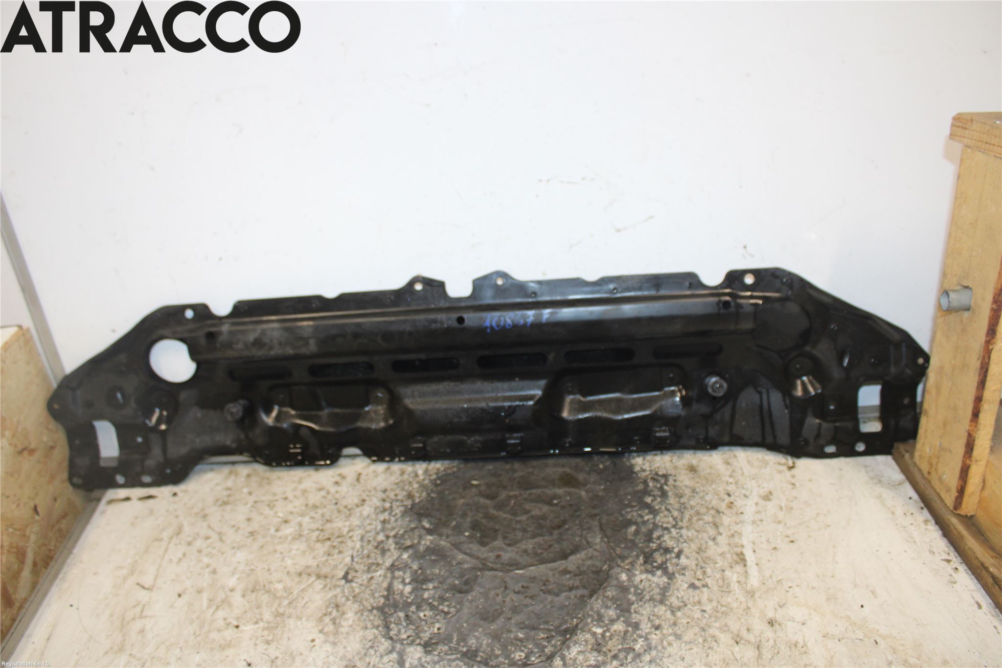 BMW 5 E60/61 Sed/Tou 02-10 Front Huvlåsplåt-Balk