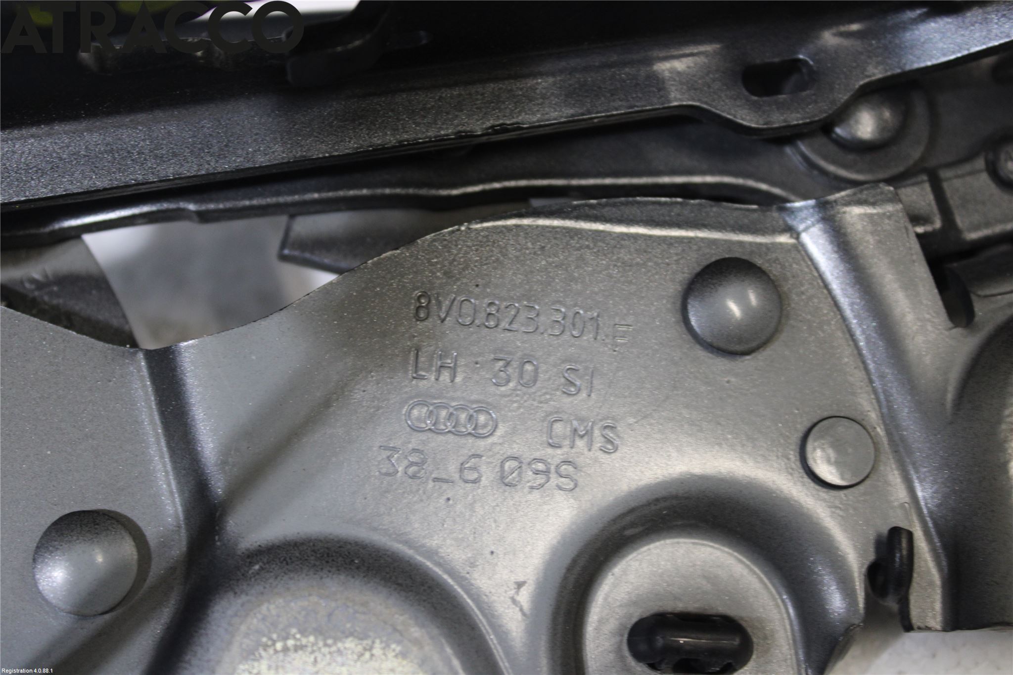 Audi A3/S3 05-13 Huvgångjärn