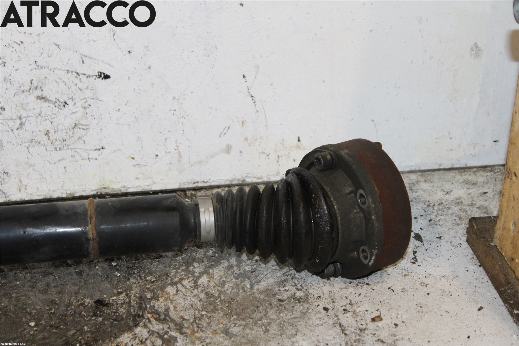 Volkswagen VW CADDY 11-15 Drivaxel Fram Höger