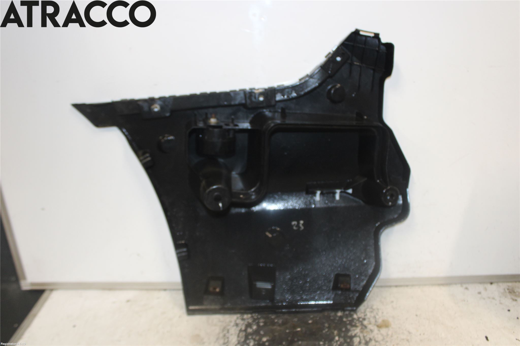 BMW 5 F10/F11/F18 09-17 Stötfångarfäste Bak Hö