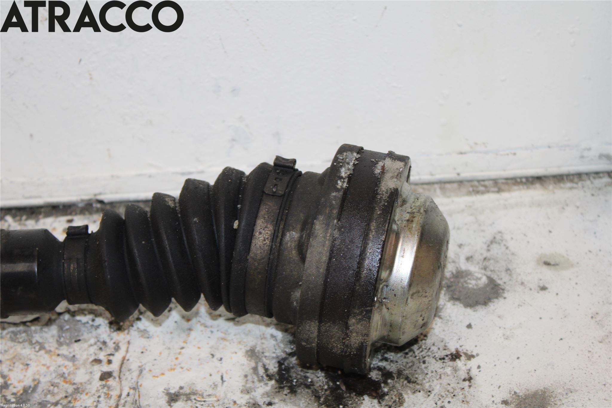 Volkswagen VW GOLF V 04-09 Drivaxel Fram Höger