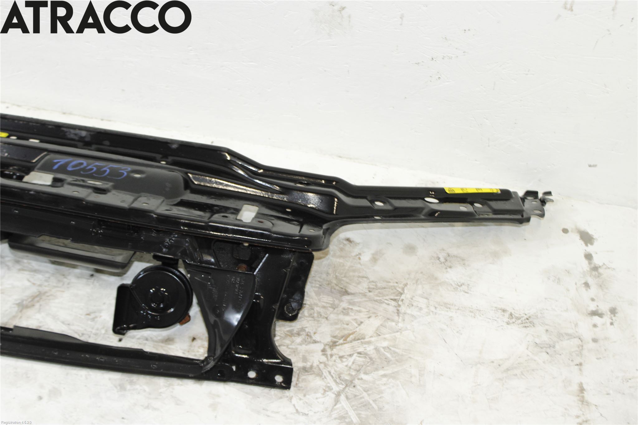 Volvo V70 00-04 Front Huvlåsplåt-Balk
