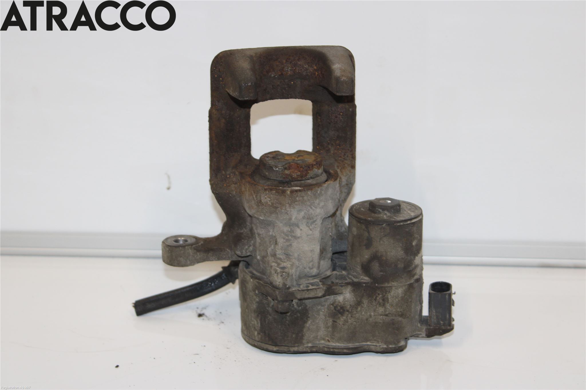 Opel CORSA F, CORSA-E 20- Bromsok Bak Vänster