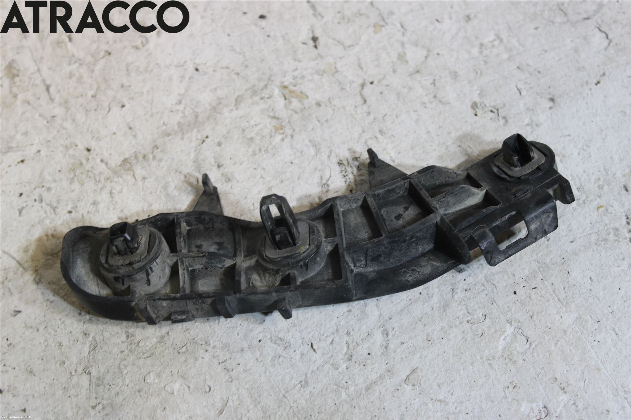 Toyota AVENSIS 09-15 Stötfångarfäste Bak Hö