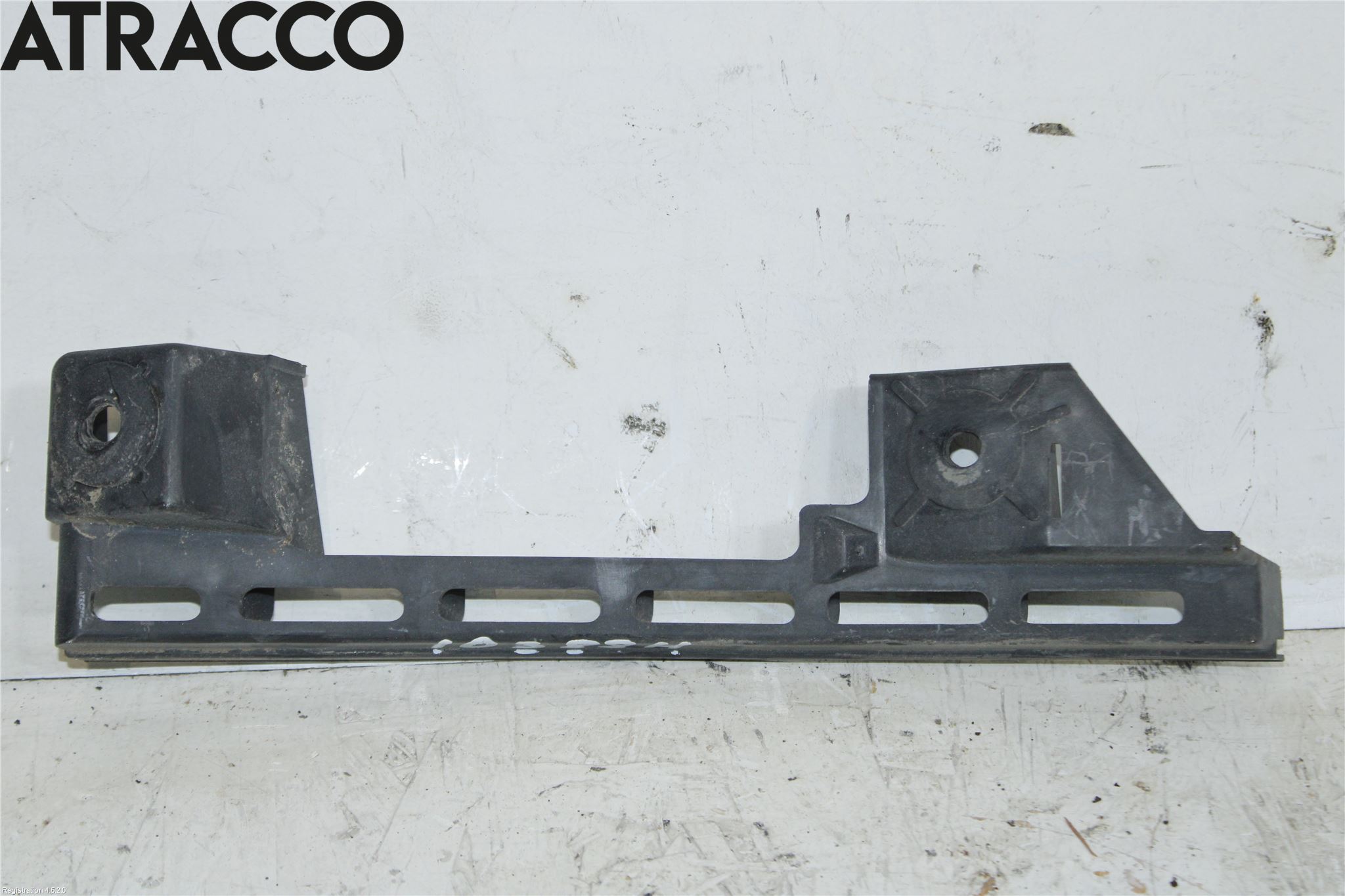 Volkswagen VW CADDY      04-10 Stötfångarfäste Fram Hö