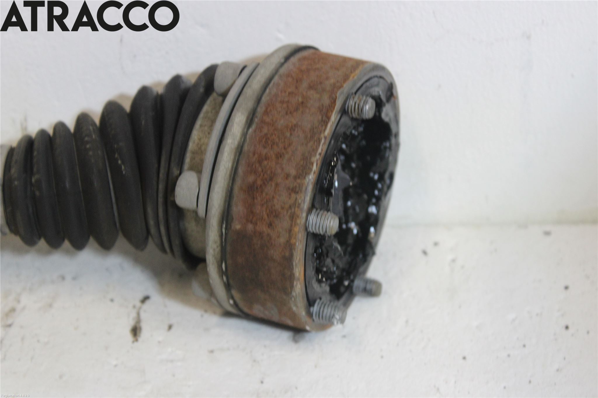 Volkswagen VW POLO 10-17 Drivaxel Fram Höger