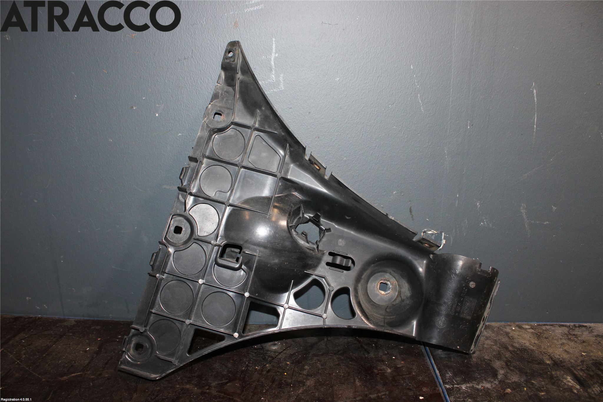 BMW 5 E60/61 Sed/Tou 02-10 Stötfångarfäste Bak Hö