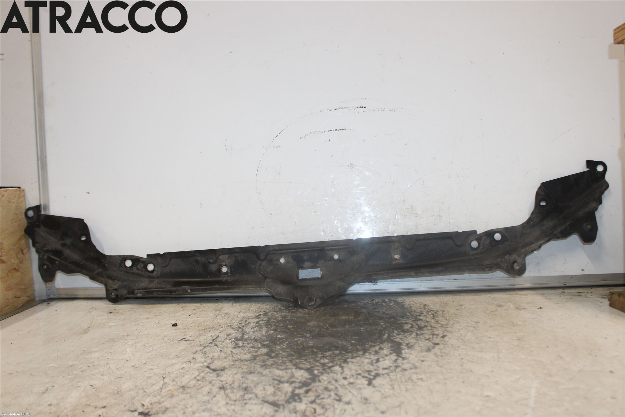 BMW 5 E60/61 Sed/Tou 02-10 Front Huvlåsplåt-Balk