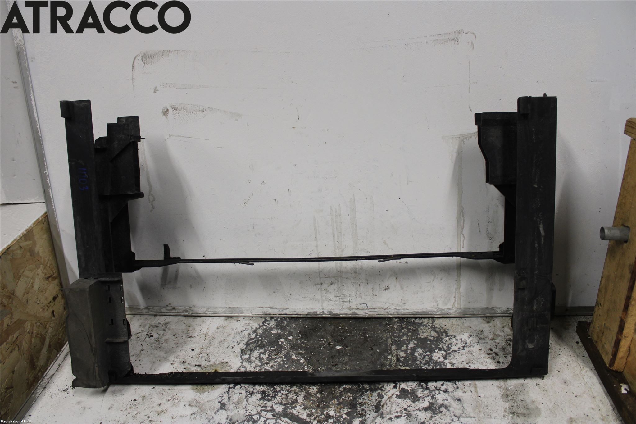 BMW 5 F10/F11/F18 09-17 Kylarfäste-Ram-Balk