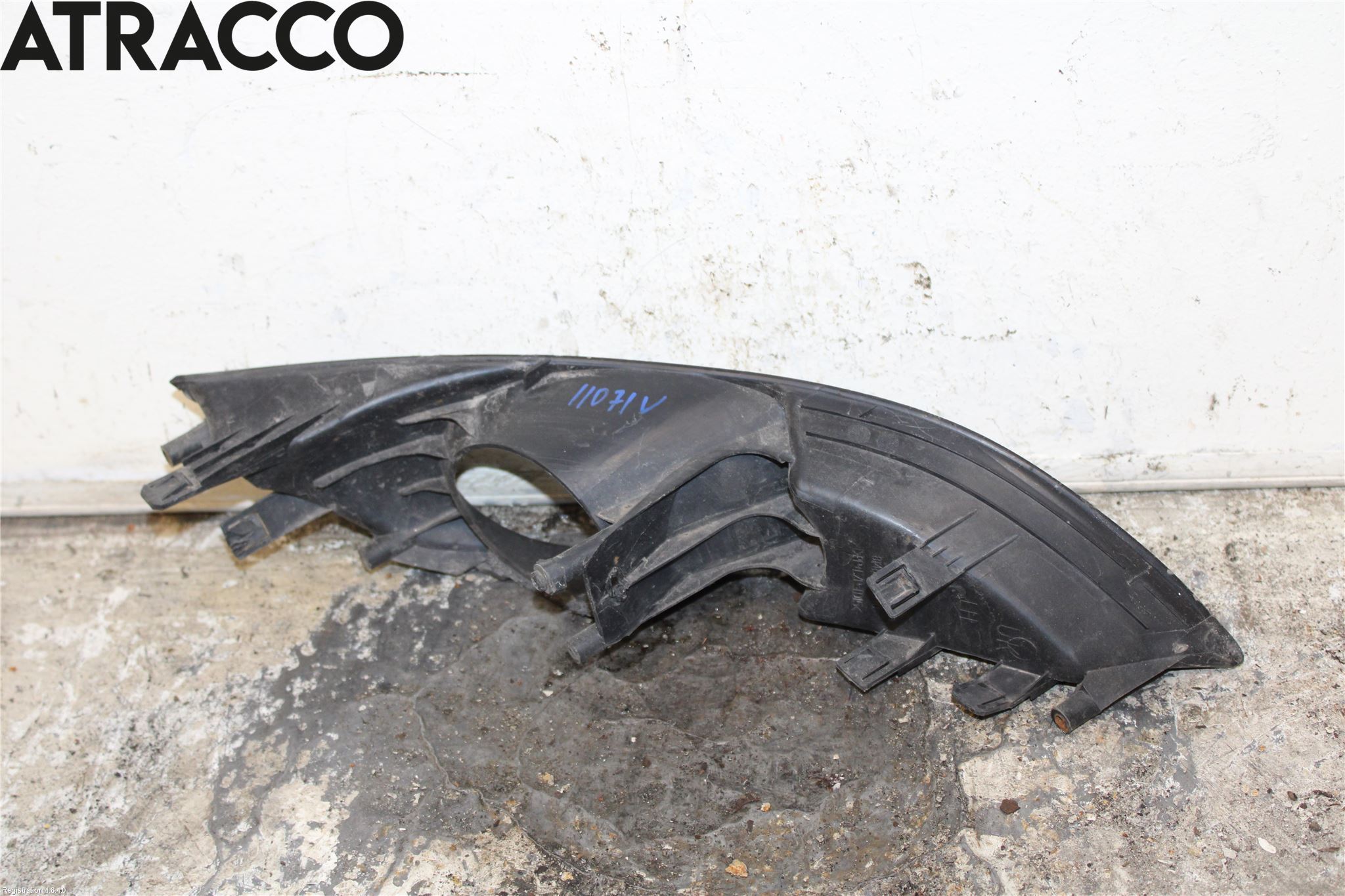 Toyota AURIS 10-12 Dimljussarg Fram