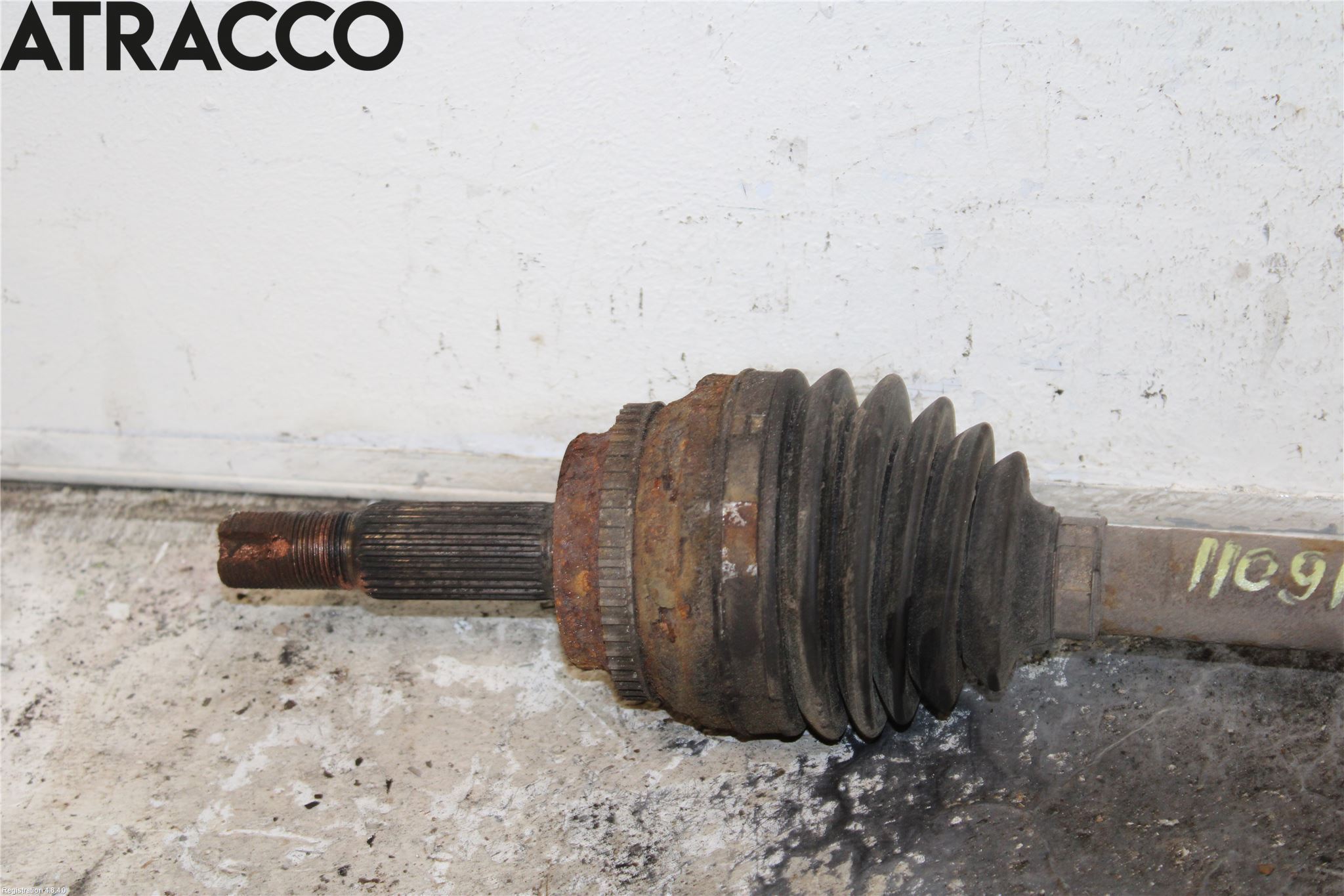 Toyota RAV 4 00-06 Drivaxel Fram Vänster