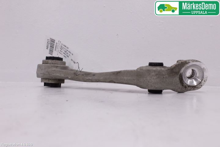 BMW 5 G30/G31/F90 17-23 Bärarm Fram Undre Hö