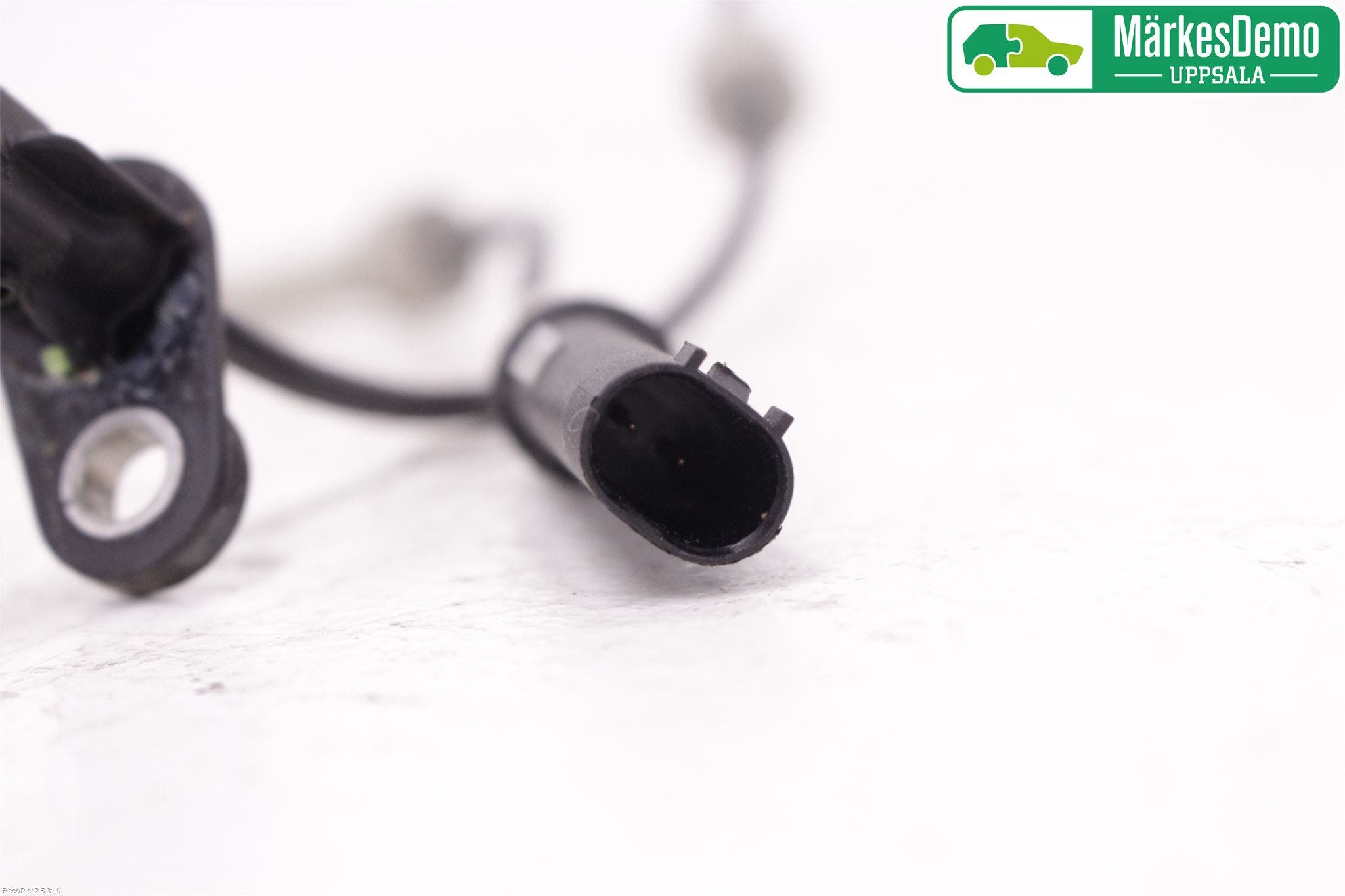 BMW 5 G30/G31/F90 17-23 Abs Sensor