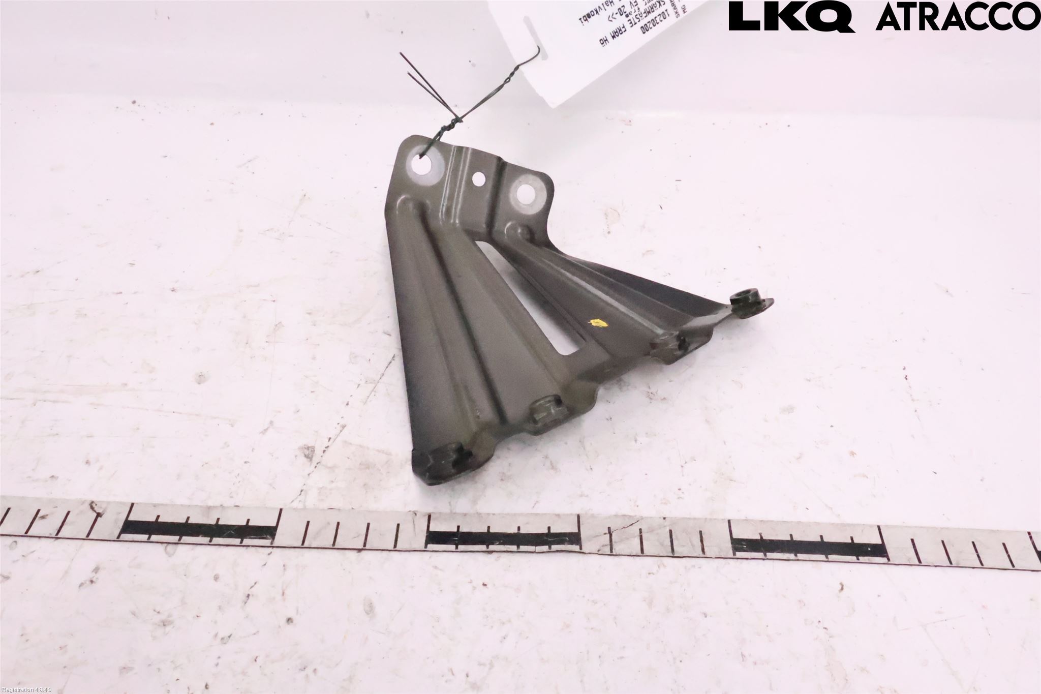 MG ZS EV 20- Skärmfäste Fram Hö