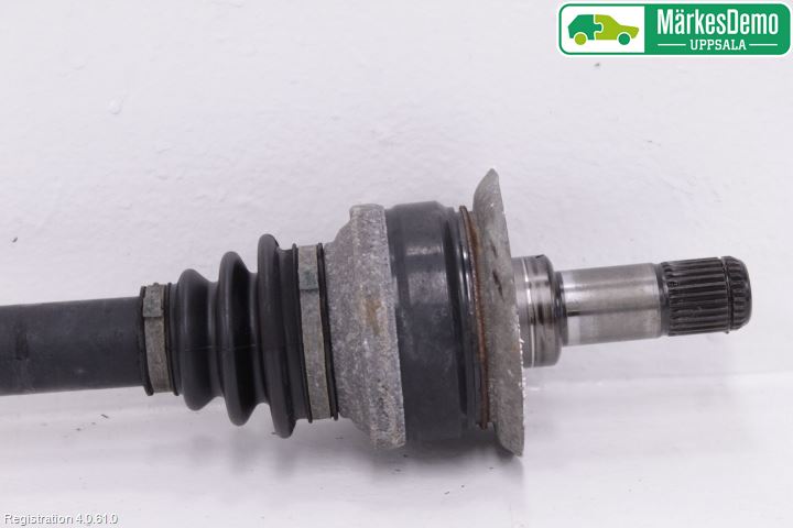 BMW X4 F26 14-18 Drivaxel Bak Vänster