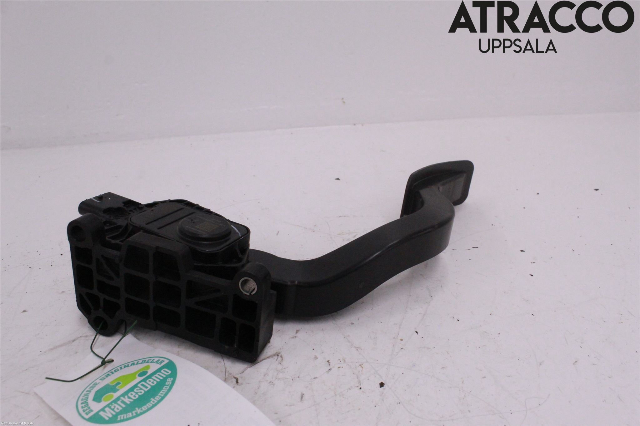 Tesla MODEL 3 17- Gaspedal