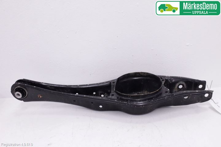 Volkswagen VW PASSAT 15-19 Bärarm Bak Höger