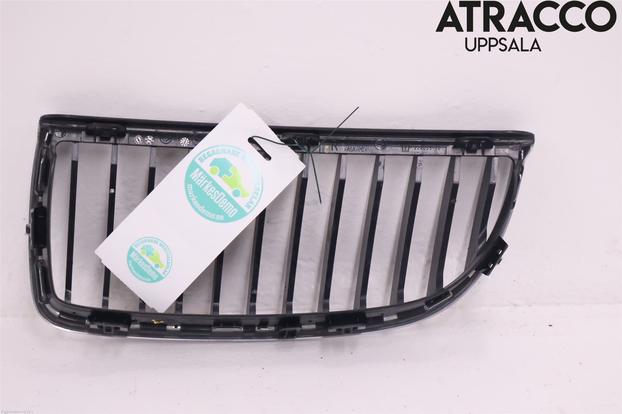 BMW 3 E90/91 SED/TOU 05-12 Grilldel Höger