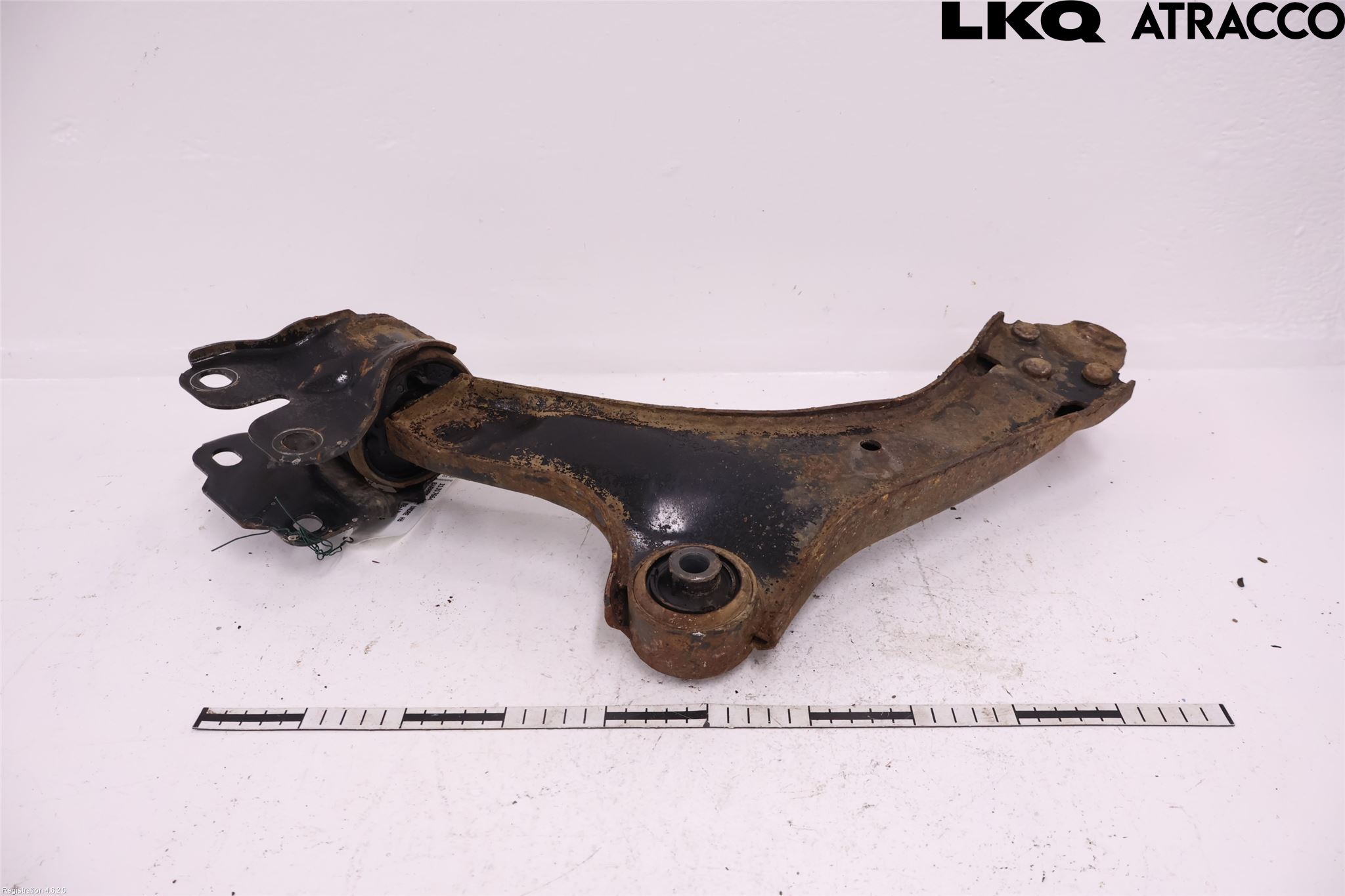 Volvo XC70 08-13 Bärarm Fram Undre Hö